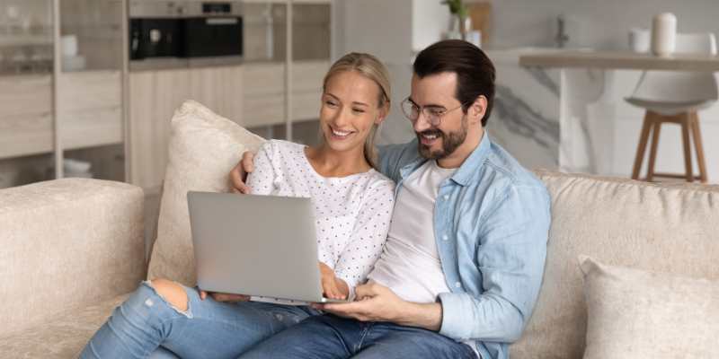 couple laptop